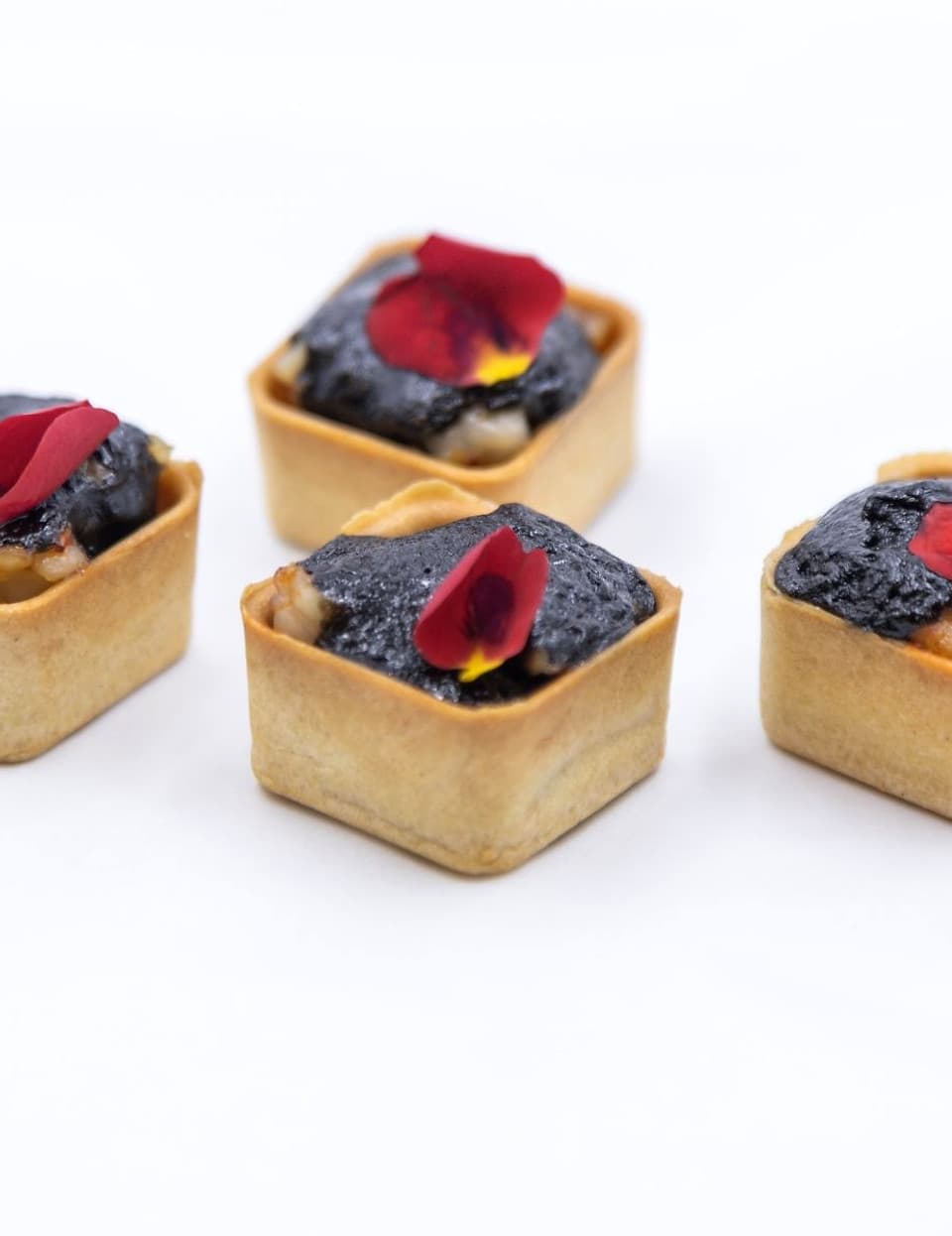 Tartaleta de gambas al ajillo de ajo negro by Teresa Gutiérrez