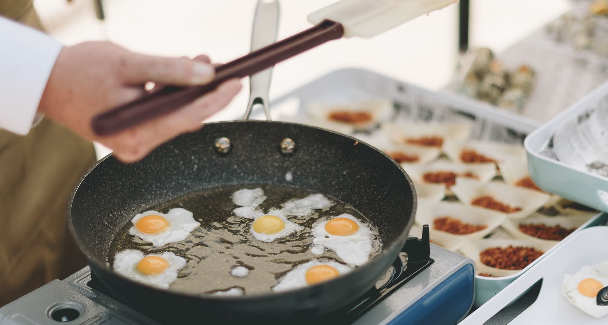 Puesto de huevos para bodas del catering de autor Kook´s